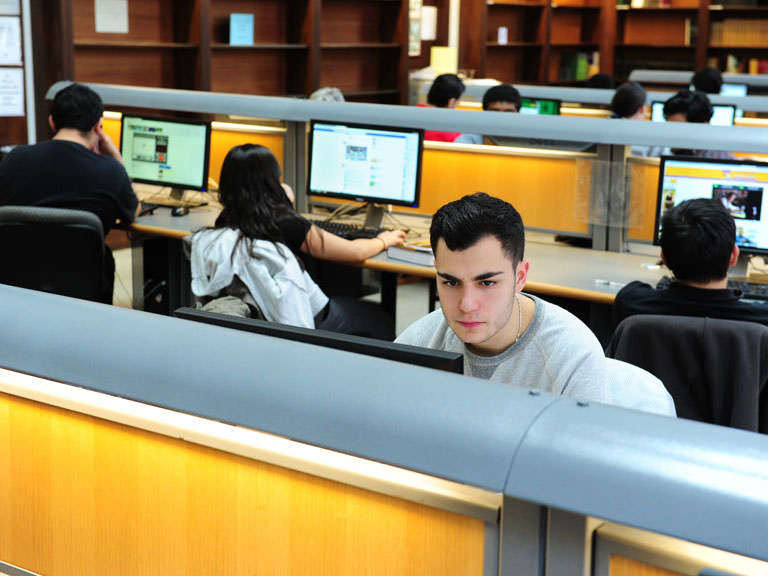 Student studying in library. 
